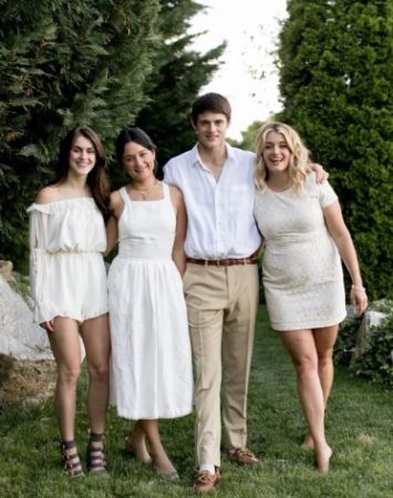 Oliver Mustafa Oz with his sister, Daphne Oz, Arabella Oz, and Zoe Oz. 